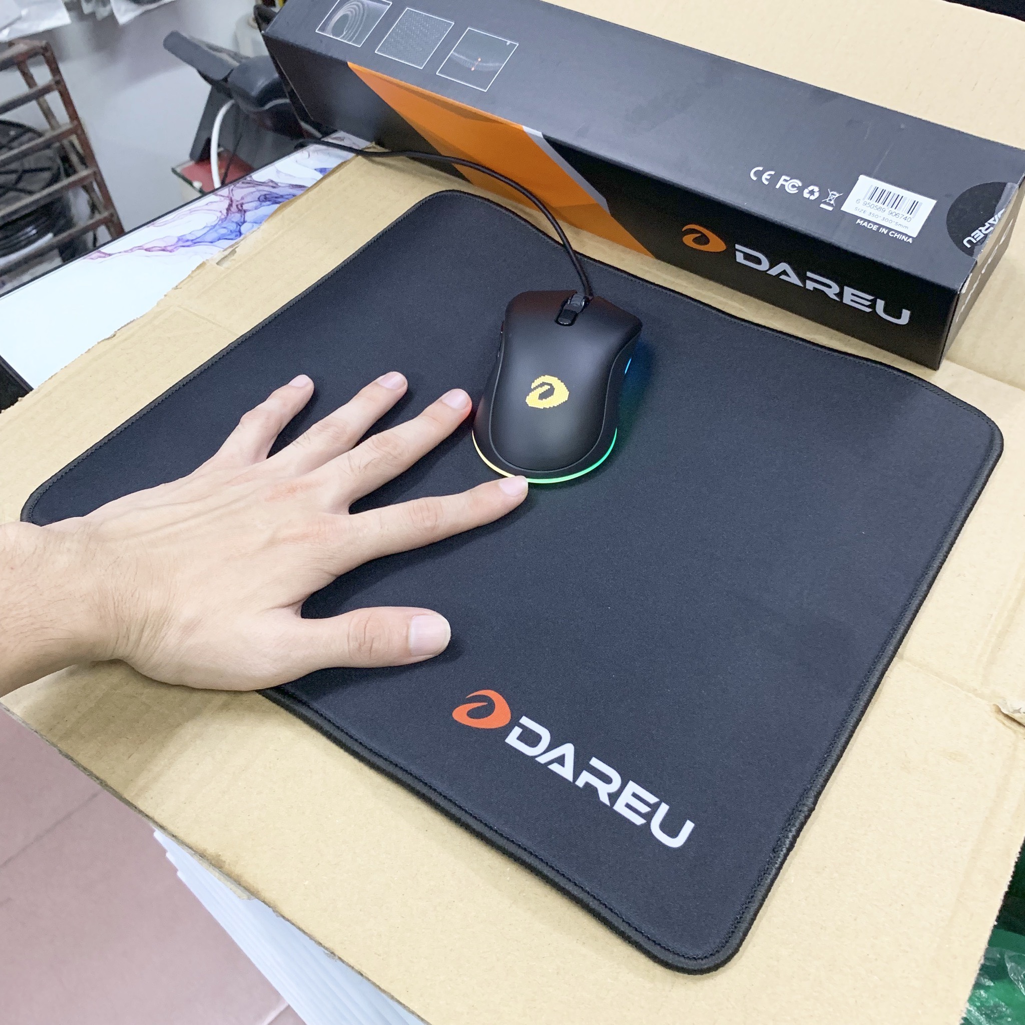 Bàn di chuột Dareu ESP100 có logo ( kích thước 350x300x5mm)