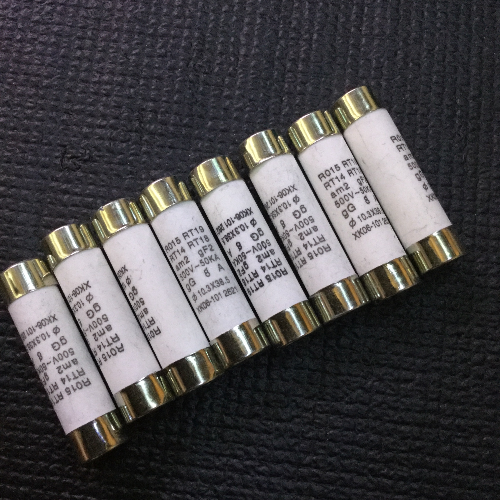 Cầu chì sứ 10 x38 -8 A/500 V (10 chiếc)