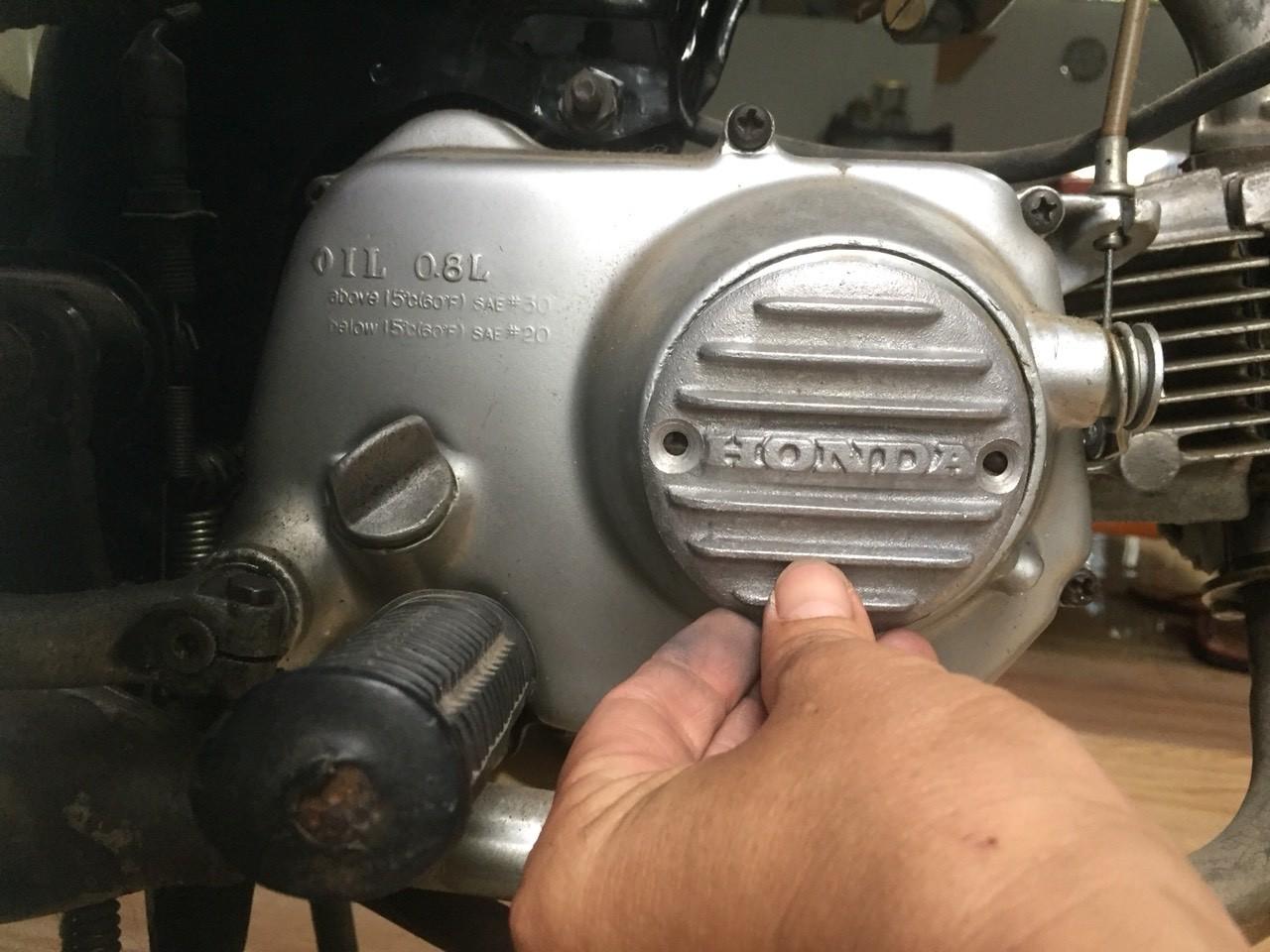 nắp tròn chử honda sọc ngang gắn bên nồi trang trí cho xe 67