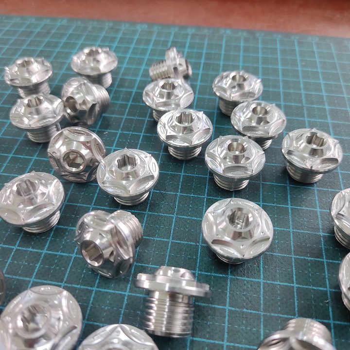 [HCM]Ốc INOX mâm lửa [1 con nhỏ]- [HỖ TRỢ SHIP + GIẢM GIÁ] - dành cho EX150/ WaveS110