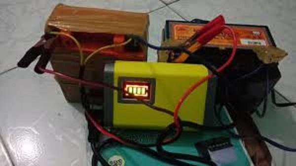 Máy Sạc Bình Ắc Quy Tự Động Cho Xe Máy (12V 2A)