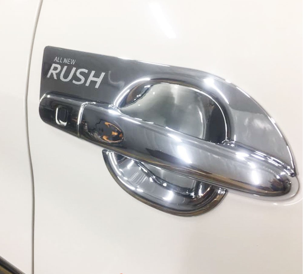 ỐP HÕM CỬA TOYOTA RUSH 2018 - 2019