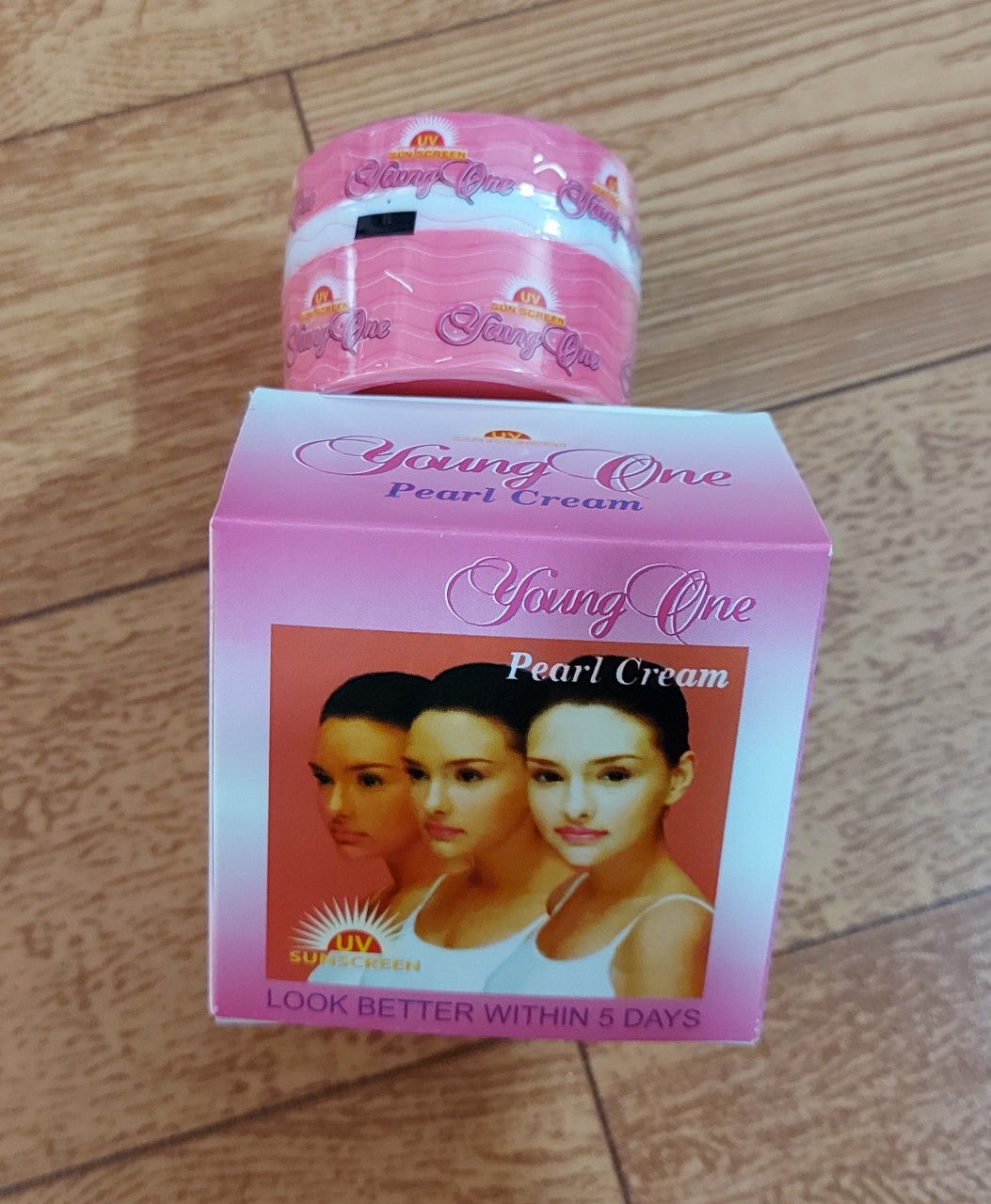kem trắng da cô gái tóc xù thái