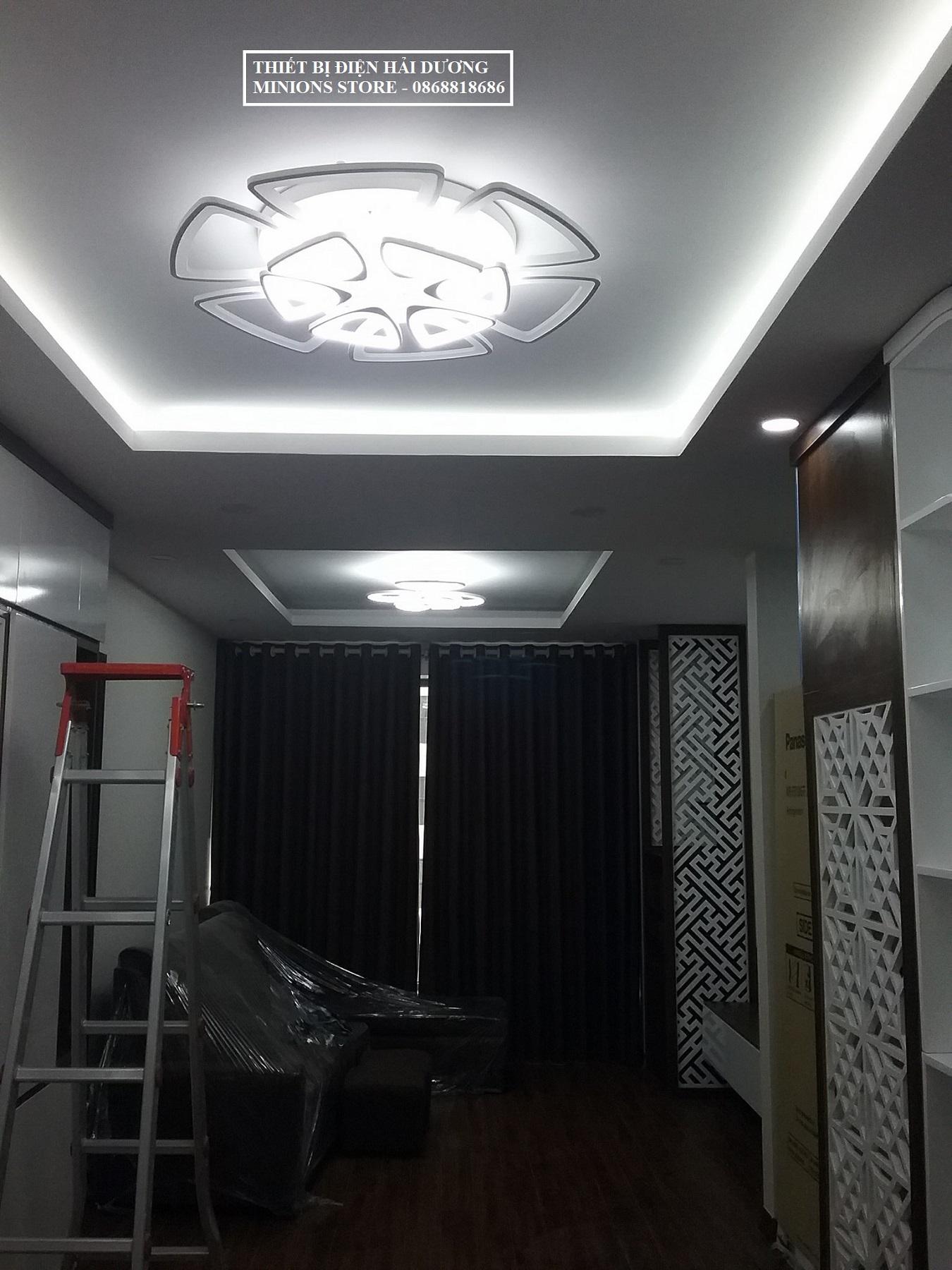 Đèn LED ốp trần Decor Hoa Tam Giác NT029 3 chế độ ánh sáng Có điều khiển