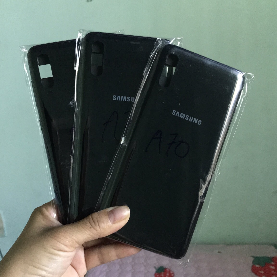 Bộ vỏ Samsung Galaxy A70 (kèm phím +kính camera)
