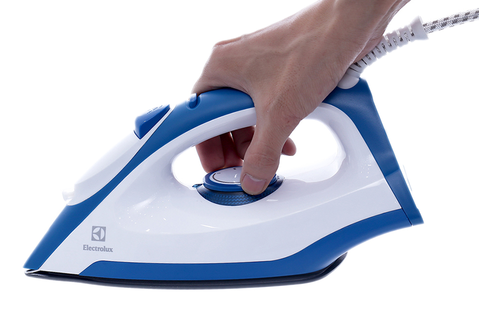 Bàn ủi khô Electrolux EDI2004