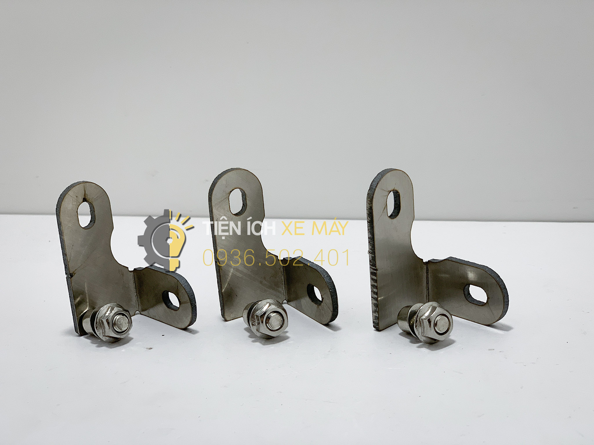 Pát gắn trợ sáng lỗ kèn Winner X