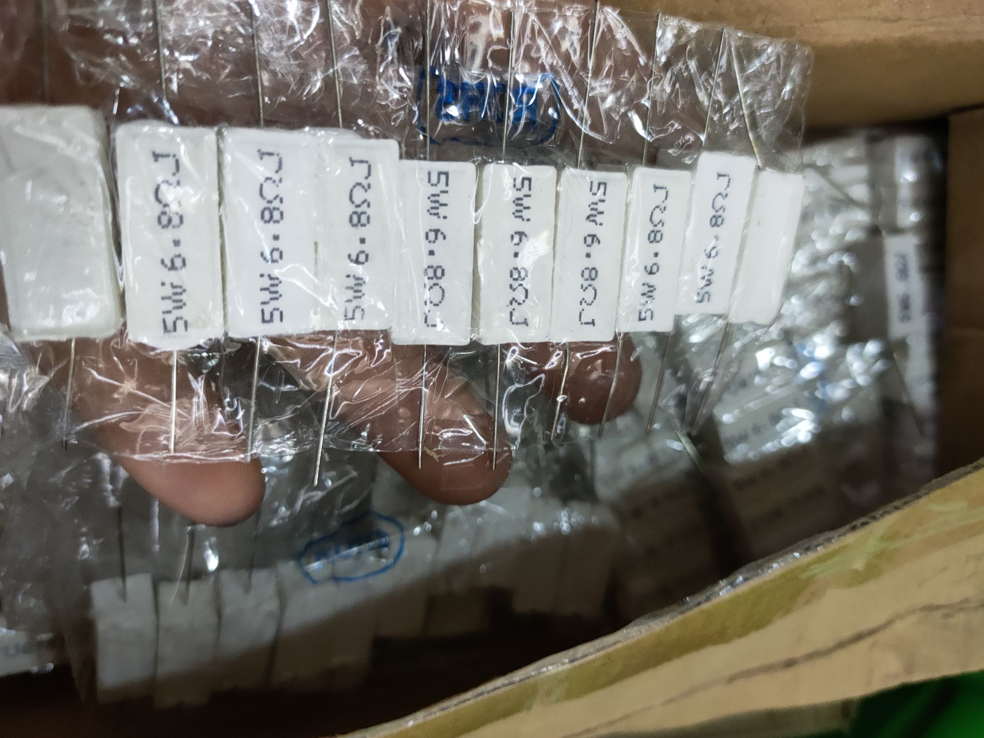 10 điện trở sứ 6.8om 5w