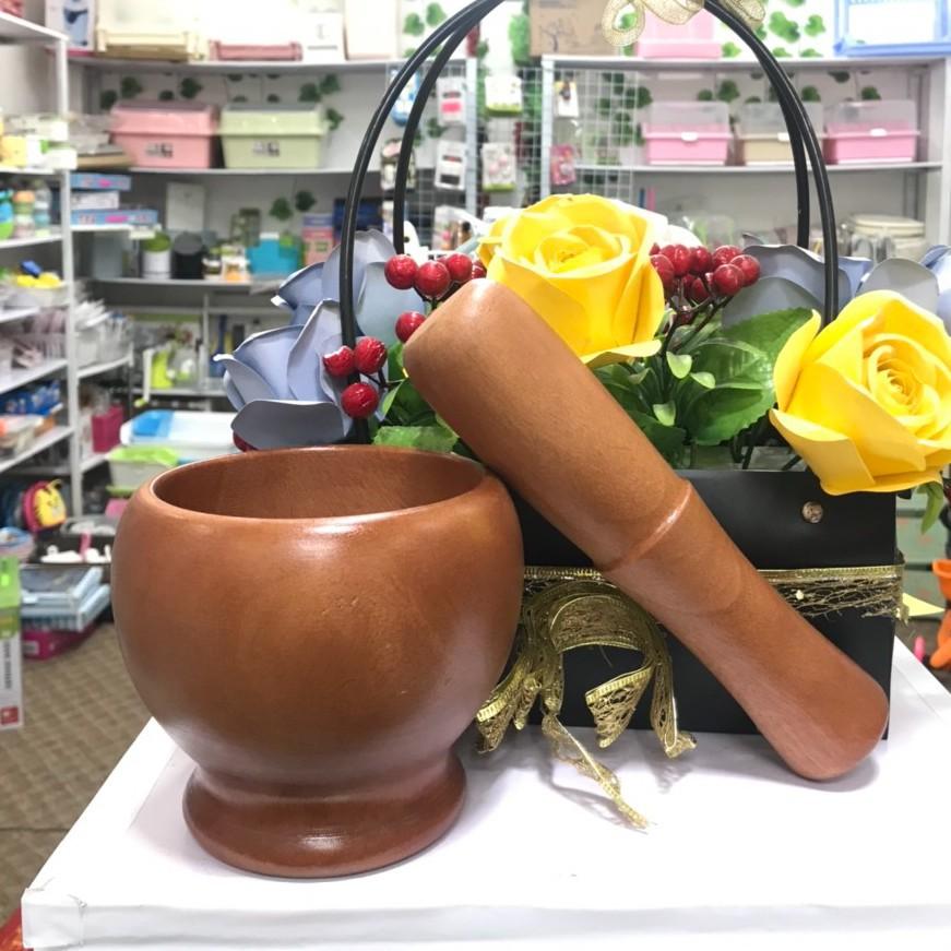 The pestle mortar Wood handy for family