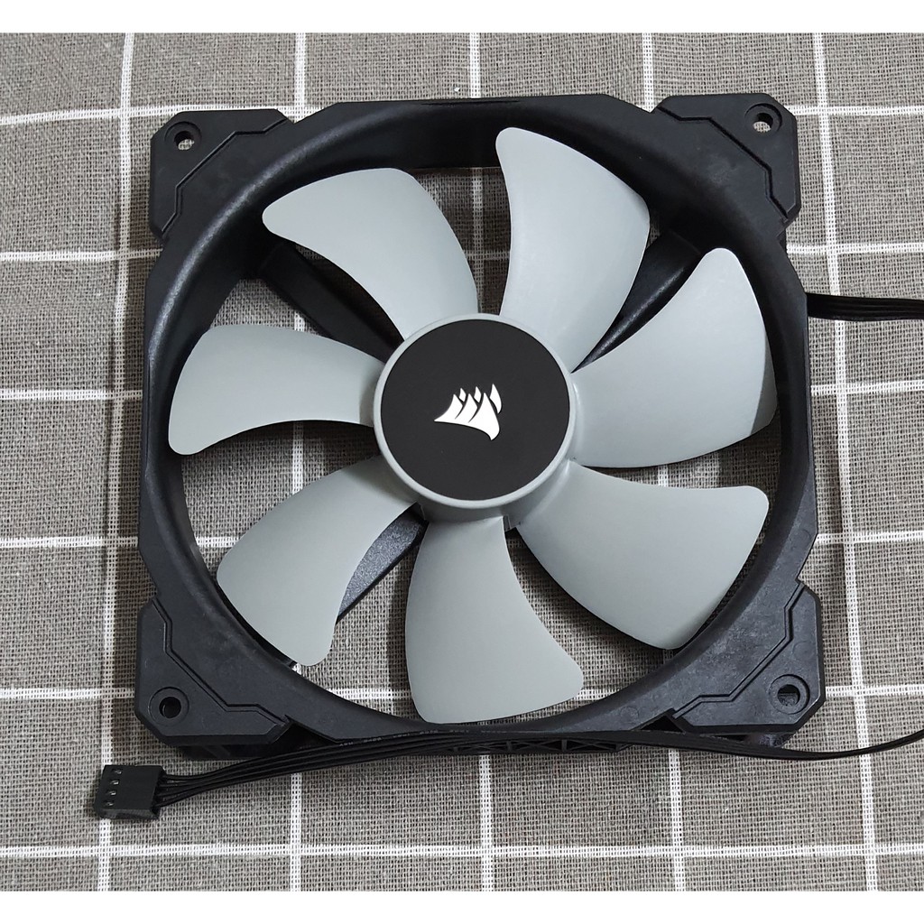 Quạt tản nhiệt Fan Corsair ML140M