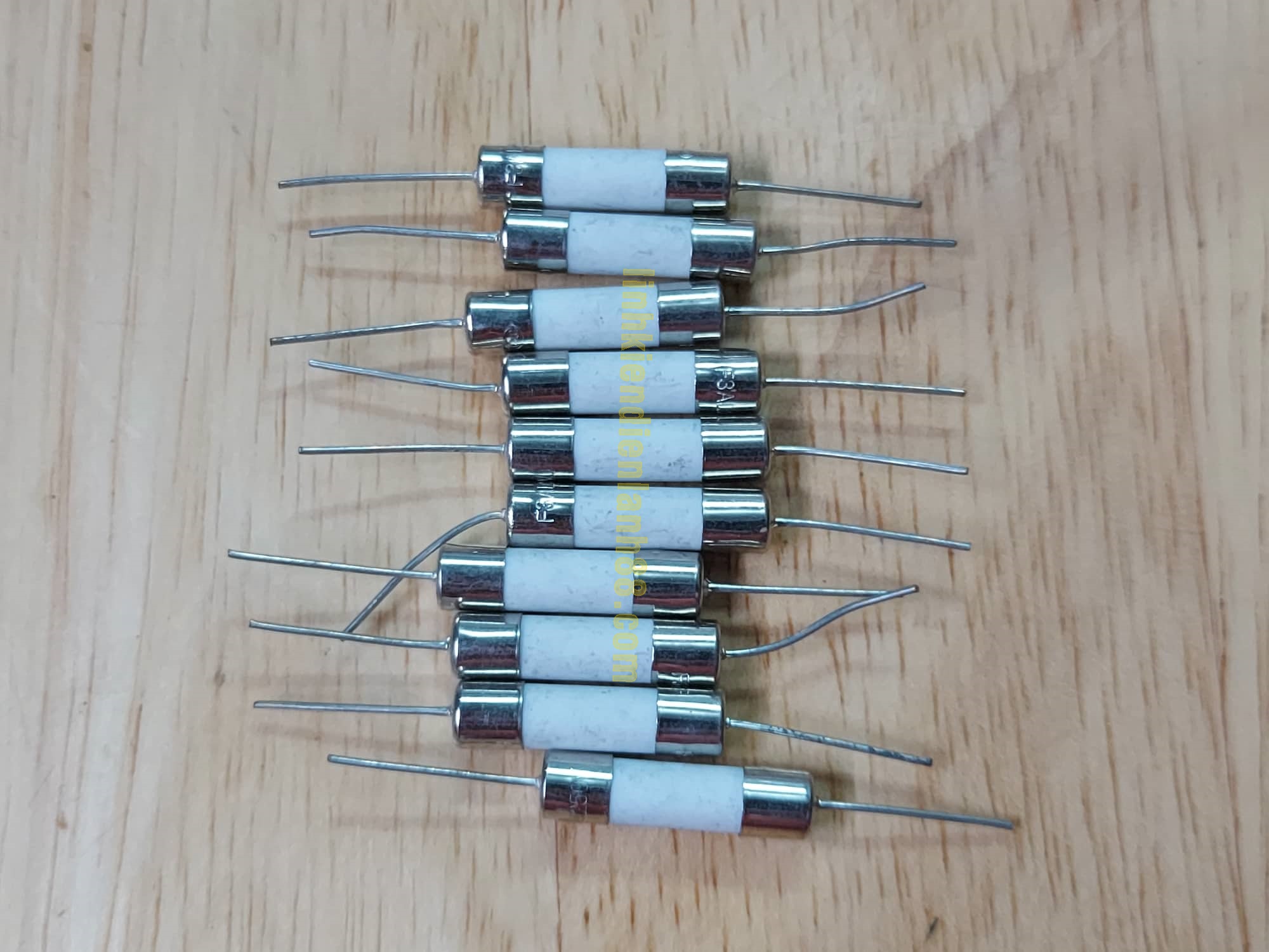 (50 cái) Cầu chì sứ cắm 3a kích thước 5x20mm mới 100%.