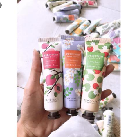 Kem Dưỡng Da Tay MayCreate giúp dưỡng ẩm, mềm da chiết xuất tự nhiên, chứa nhiều vitamin có tác dụng làm trắng da, dưỡng ẩm, làm mềm, mịn da tay.Tạo nên lớp màng giúp bảo vệ đôi bàn tay chống lại tác hại đến từ môi trường.