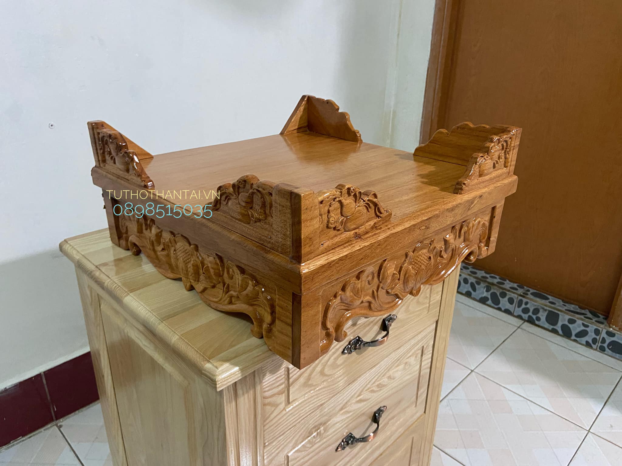 Bàn thờ treo tường chạm Hoa Sen 40CM - Gỗ Gõ Đỏ