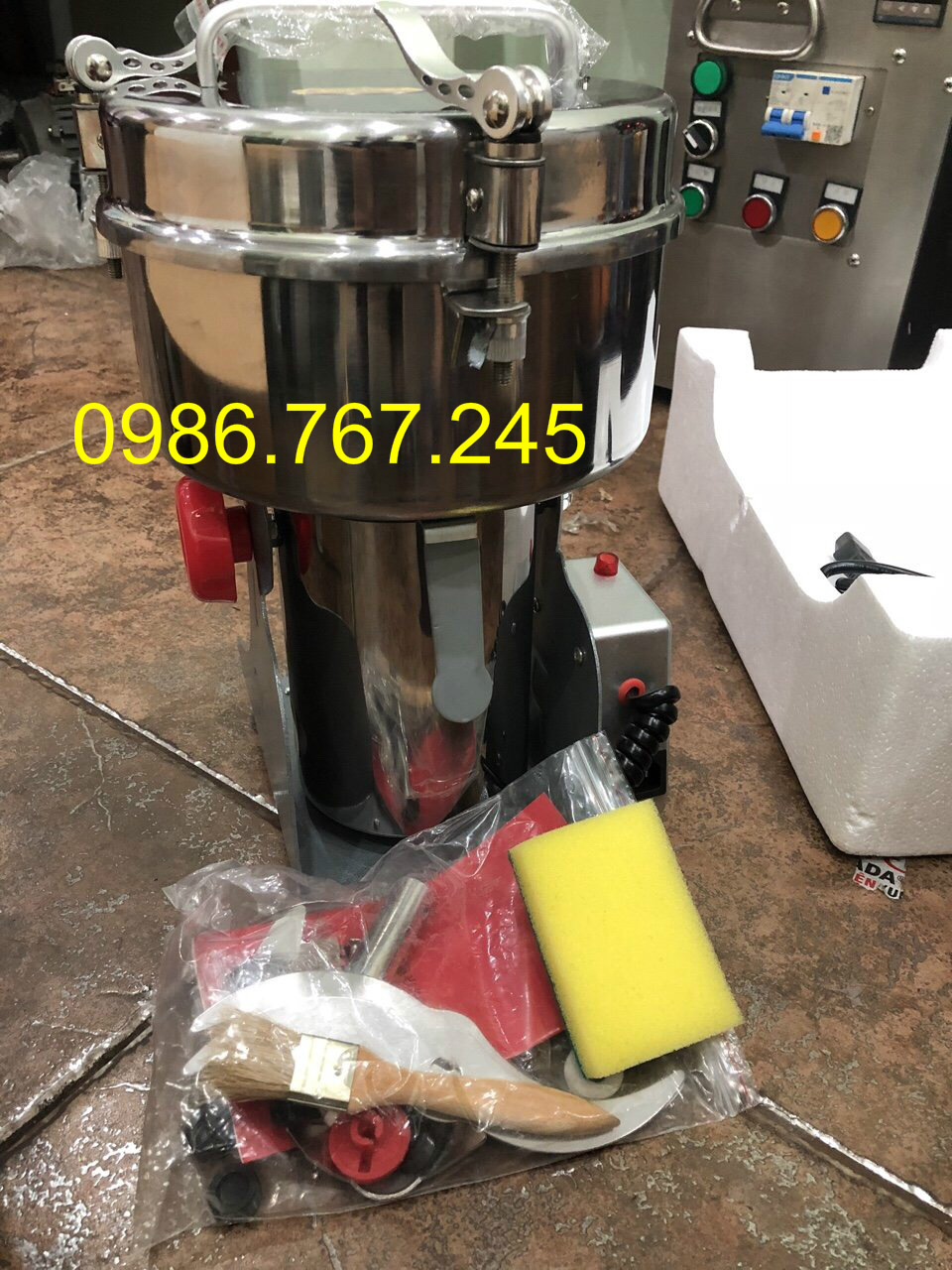 Máy xay, nghiền đồ khô, bột ngũ cốc e4500 chất liệu inox 304 cỡ lớn 4-6kg/mẻ công suất 4500w