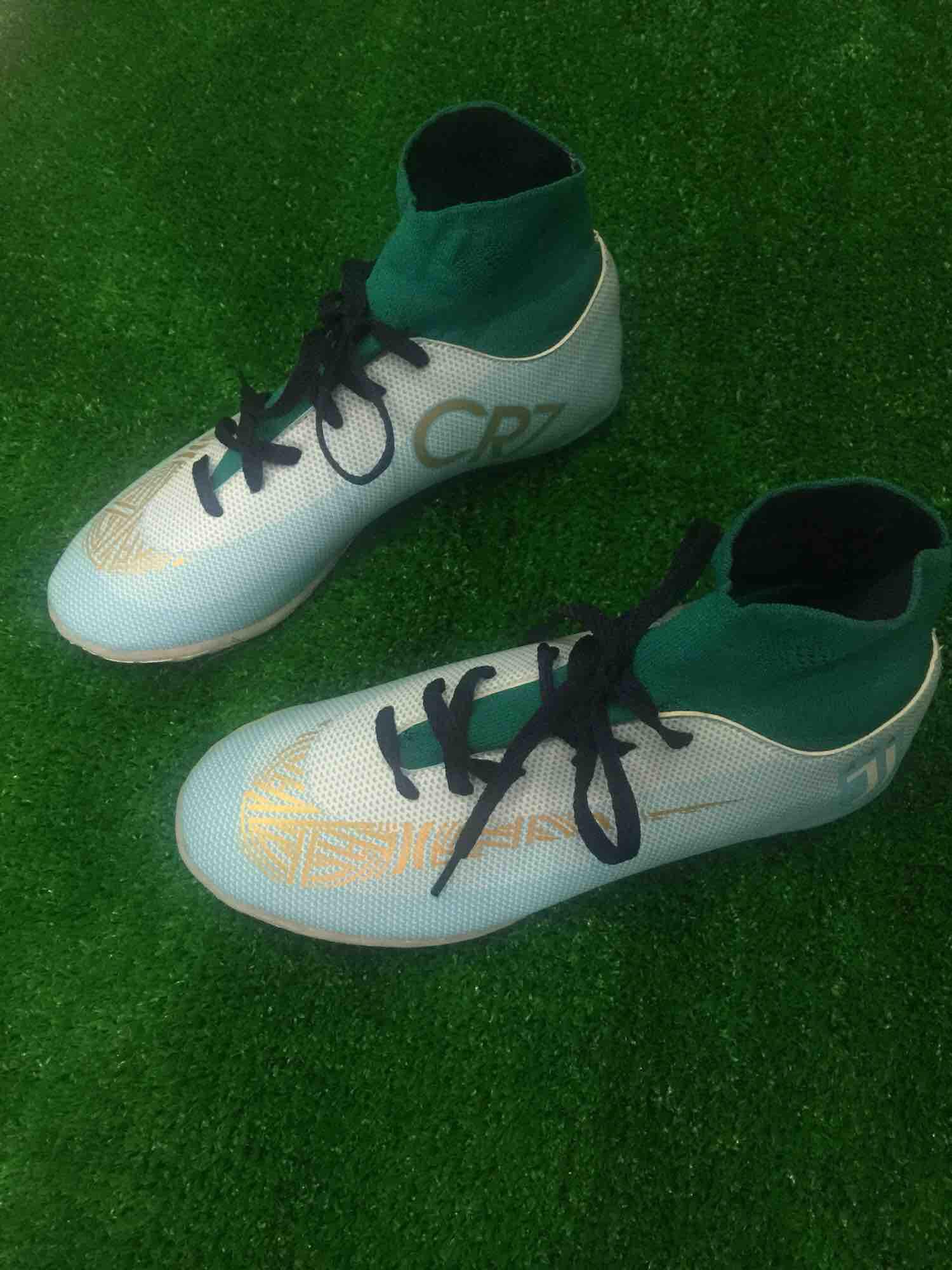 Giày đá banh cổ cao