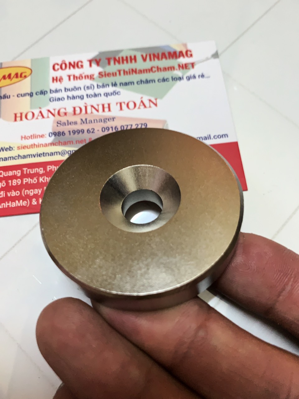 nam châm mạnh D50 * 10 lỗ 10MM neodymium