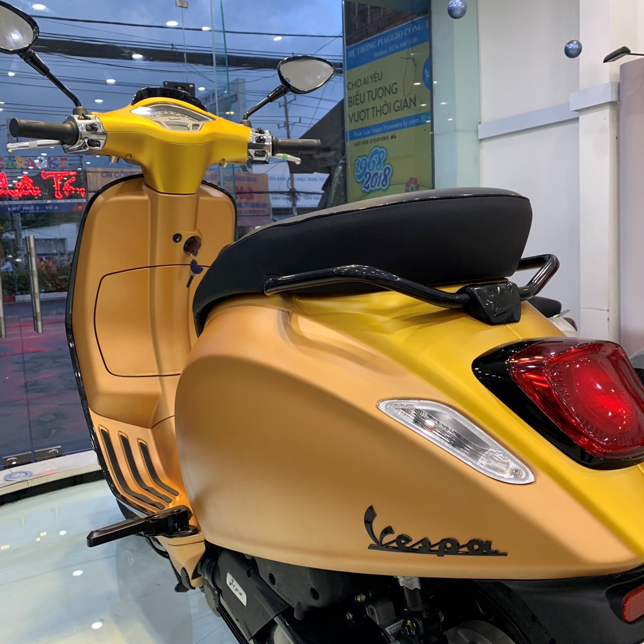Gác chân Vespa Sprint/Primavera
