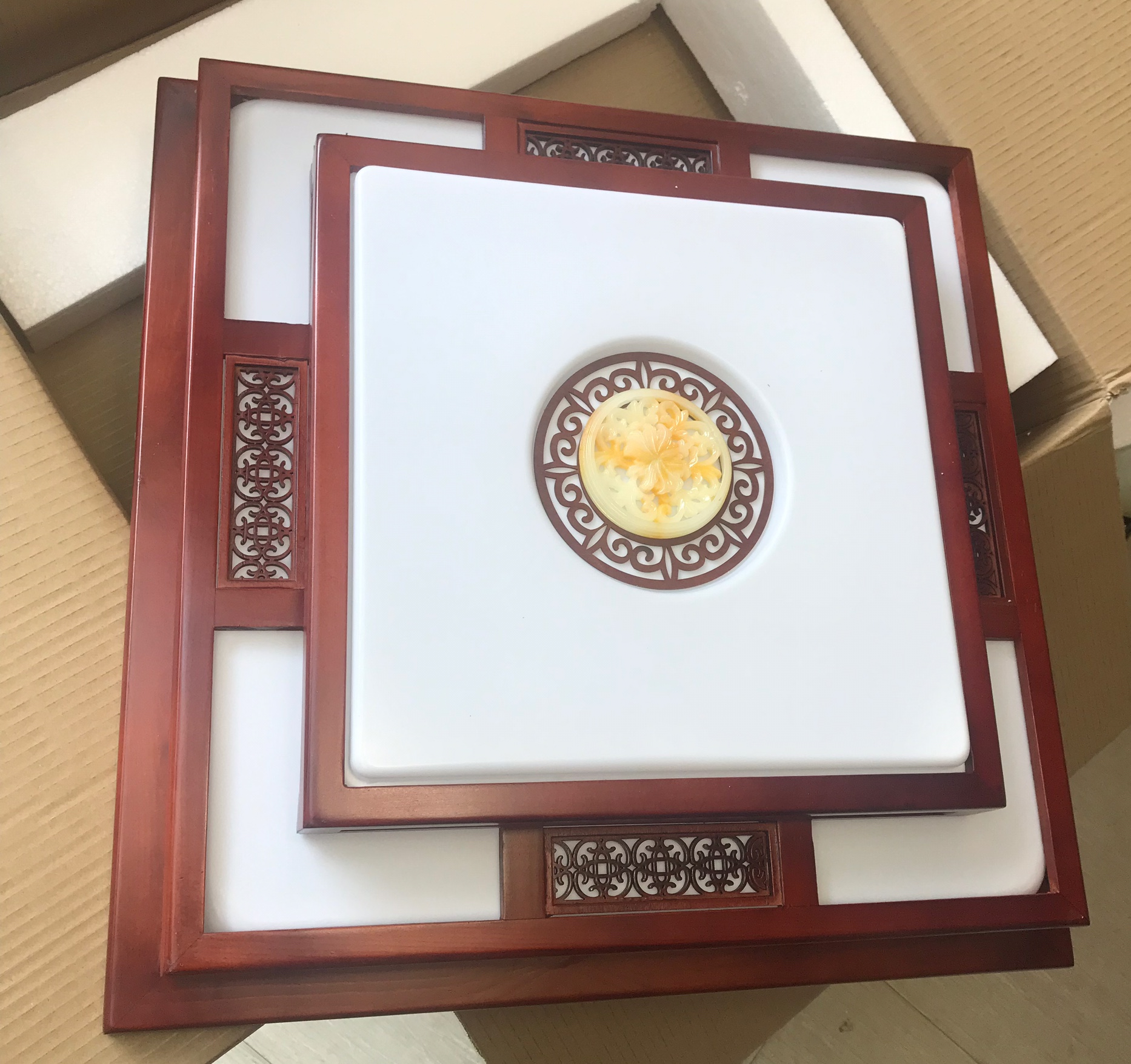 Đèn trần ốp gỗ cao cấp vuông 550- đèn led 3 màu