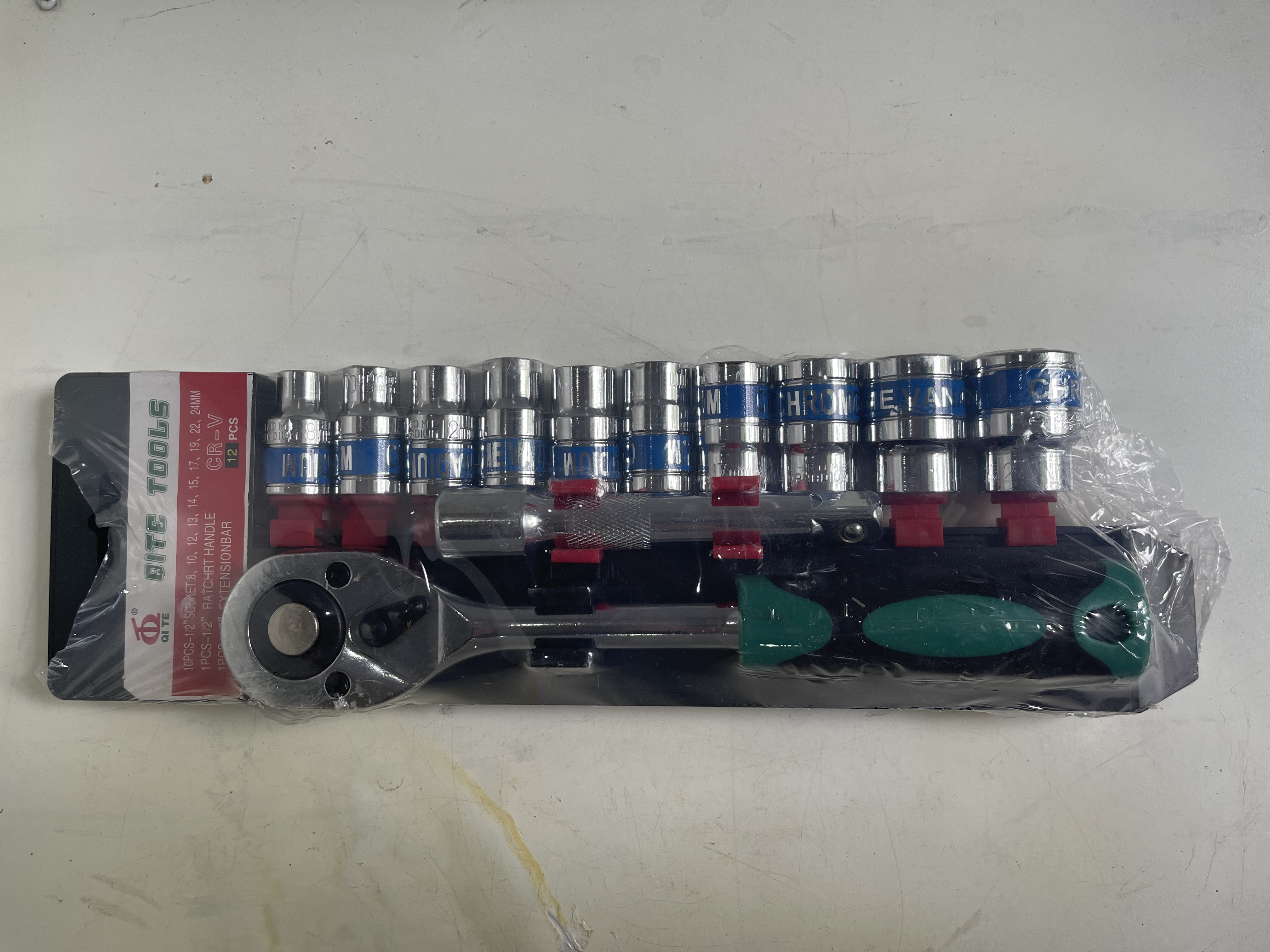 Bộ tuýp 12 chi tiết 1/2  (Cần tự động cán bọc nhựa kèm nối khẩu)