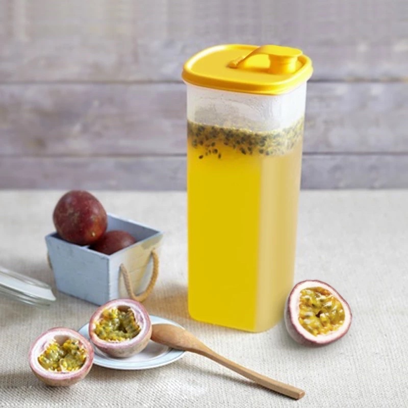 Set 2 Bình nước Tupperware có lưới lọc, bình 2L đựng cánh tủ lạnh