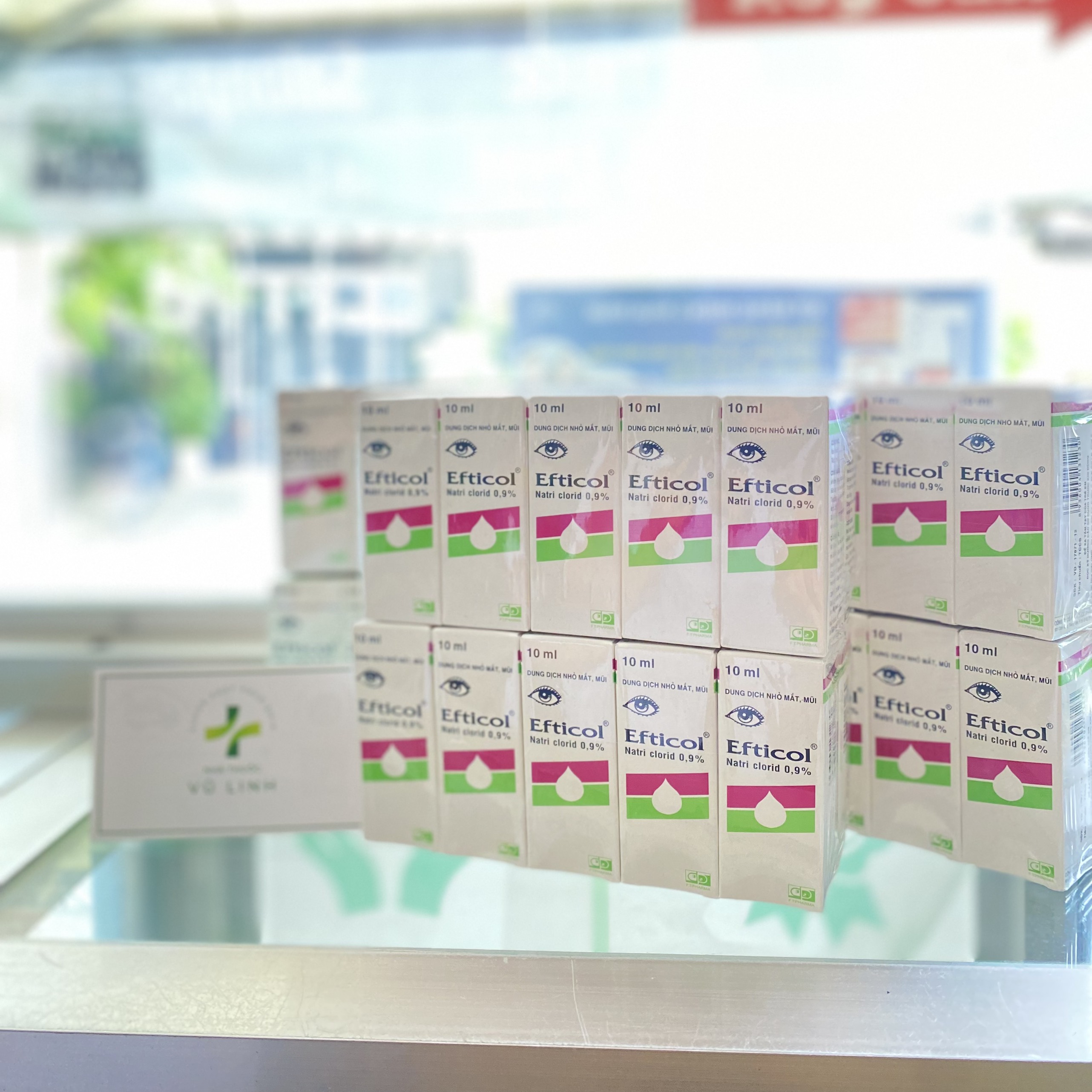 Nước Muối Sinh Lý Efticol 0,9% (chai 10ml) dùng để nhỏ mắt hoặc rửa mắt