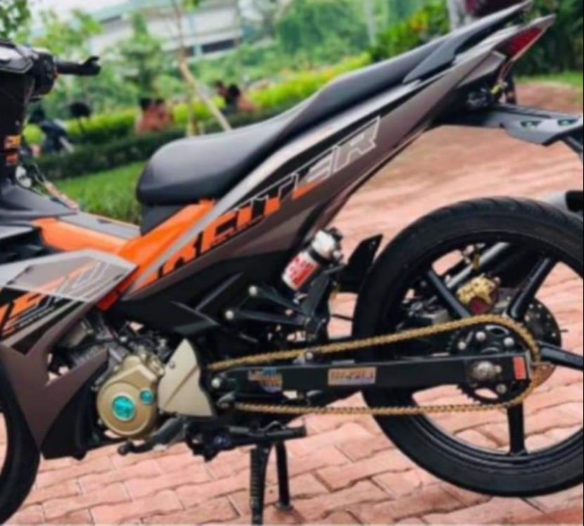 Tem exciter 150 cam đen nhám