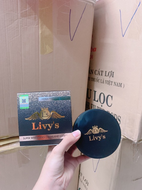 Kem body dưỡng trắng da Livy's Vàng