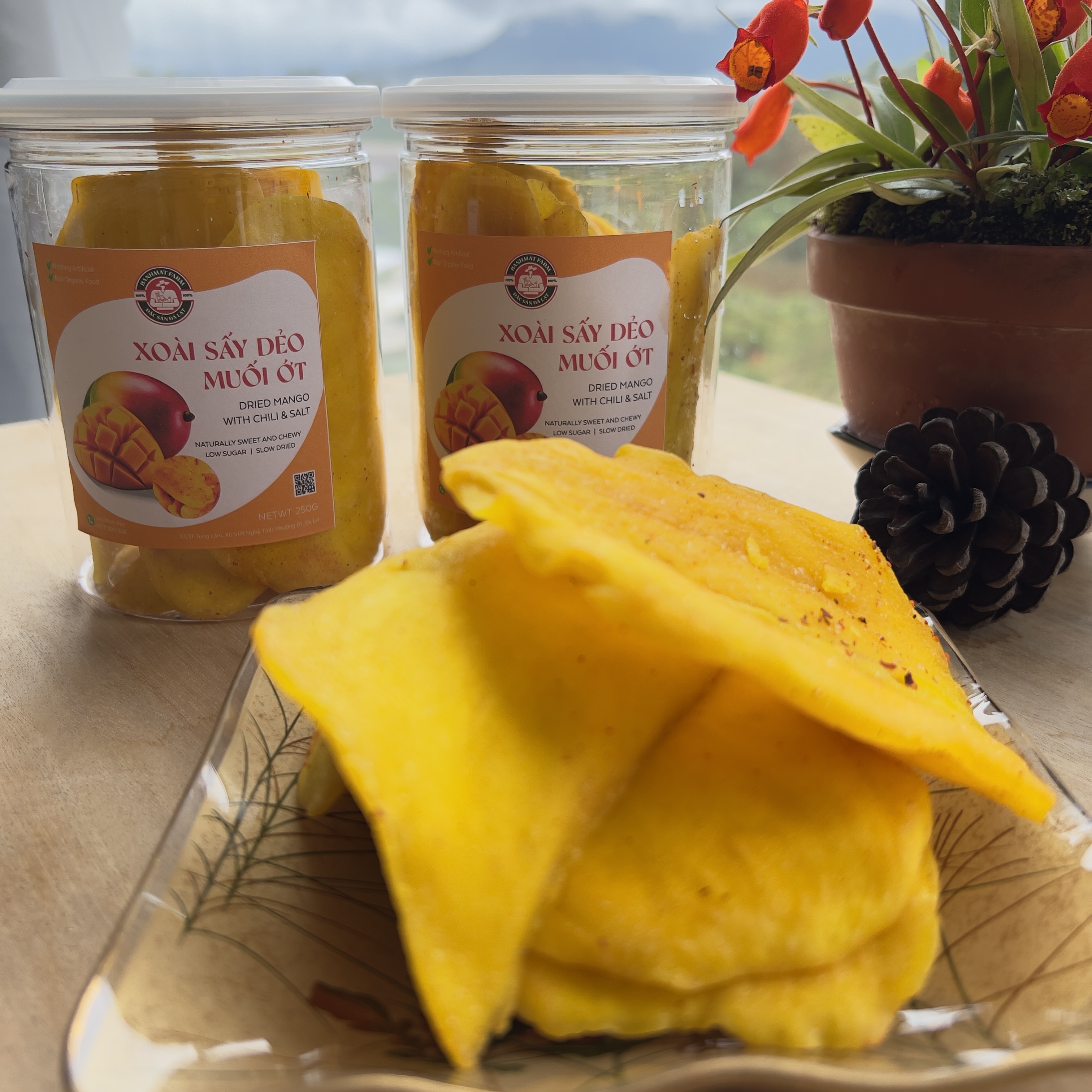 Xoài sấy dẻo muối ớt BanhMat Farm đặc sản Đà Lạt đậm đà vị xoài nguyên lát cùng vị cay muối ớt
