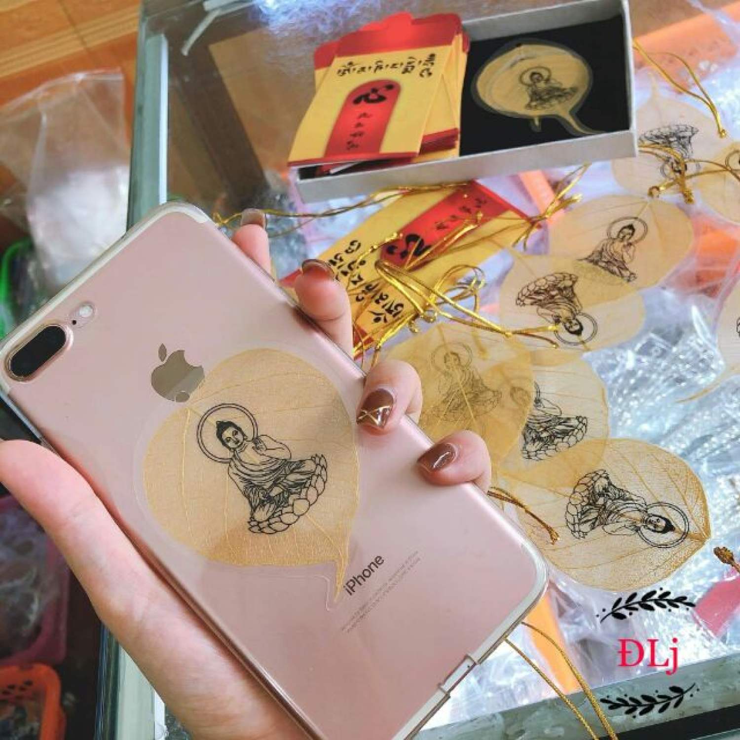 {TOPIC RẺ HƠN} Lá Bồ Đề In Phật Dát Vàng MAY MẮN Tâm An