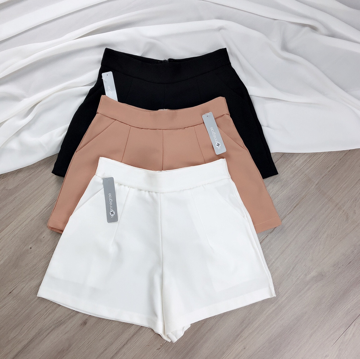 QUẦN SHORT VẢI TUYẾT MƯA ỐNG RỘNG BA MÀU BASIC