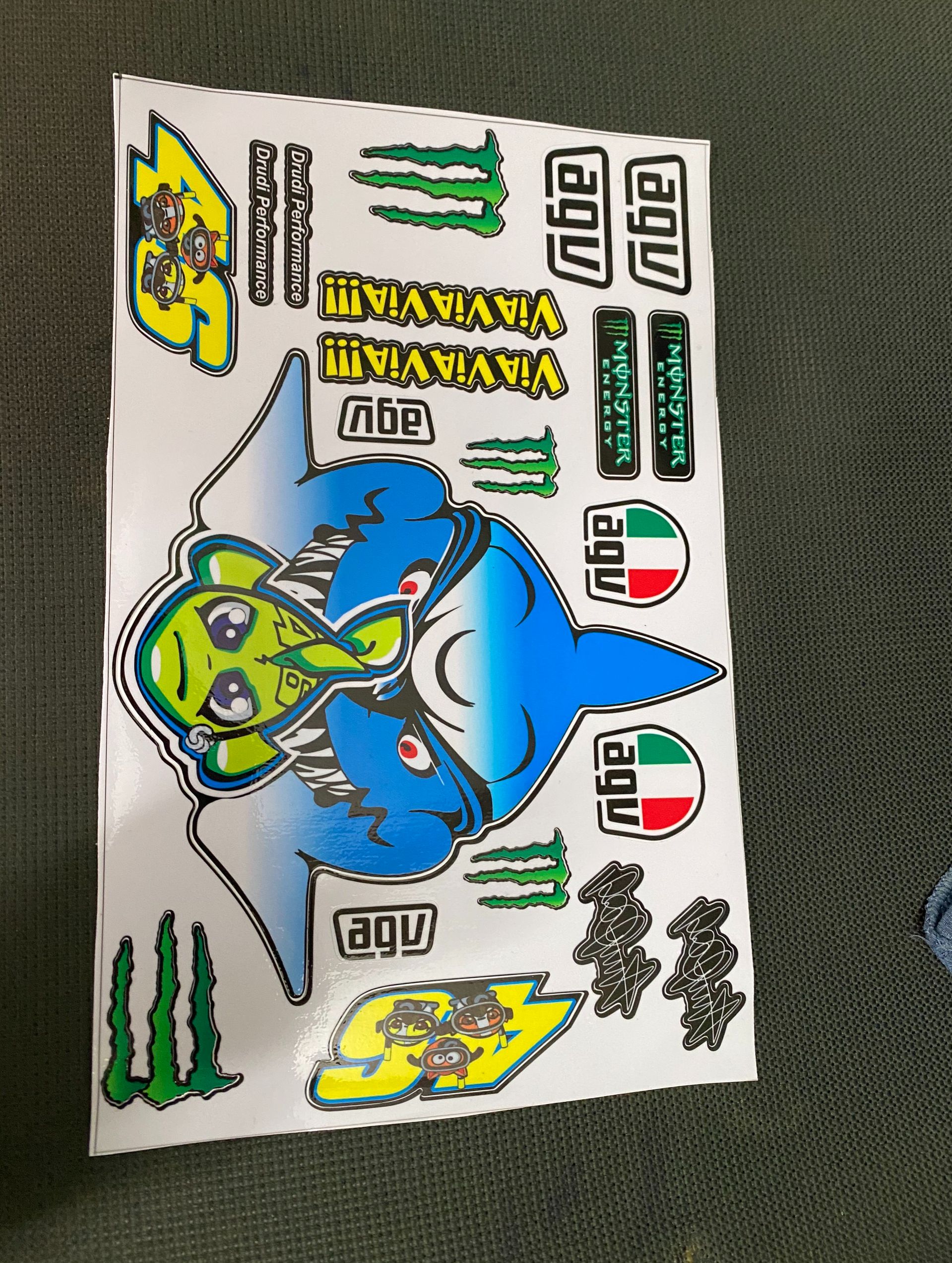 Tem dán nón 1/2 cá mập