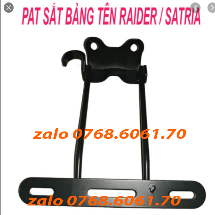 pát gắn bảng tên Raider