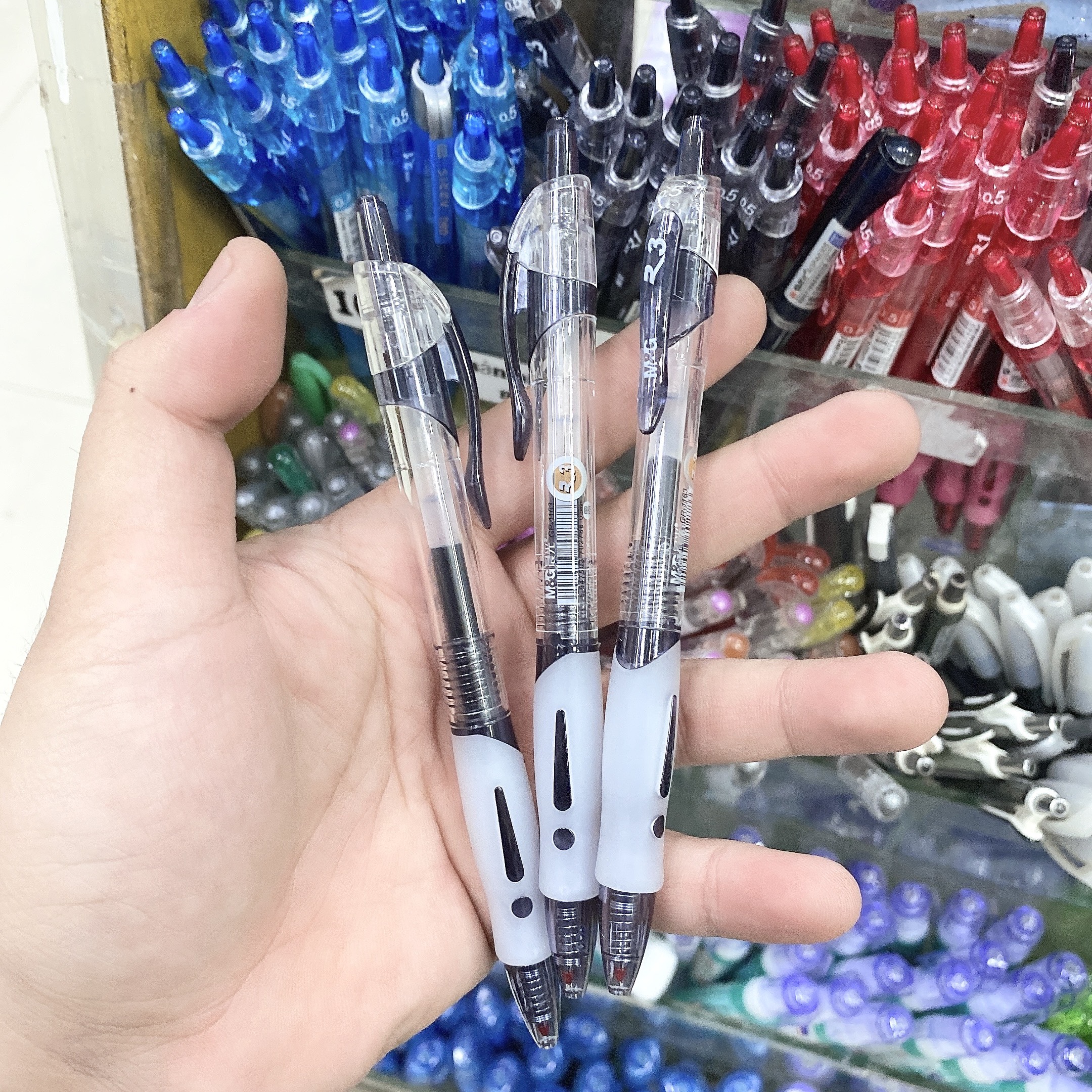 Bút Bi Nước Béo M&G R3 1163 (xanh,đỏ,đen tuỳ chọn)