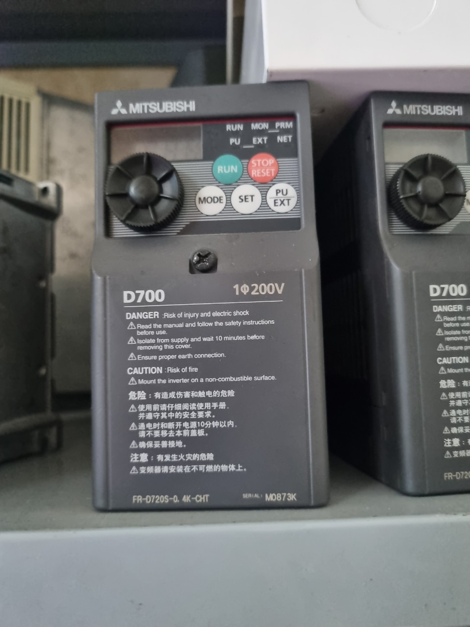 Biến Tần Nhật 750w 220v Tháo Máy Vào 1 Pha 220v Ra 3 Pha 220v Dùng Cho Motor 3 Pha