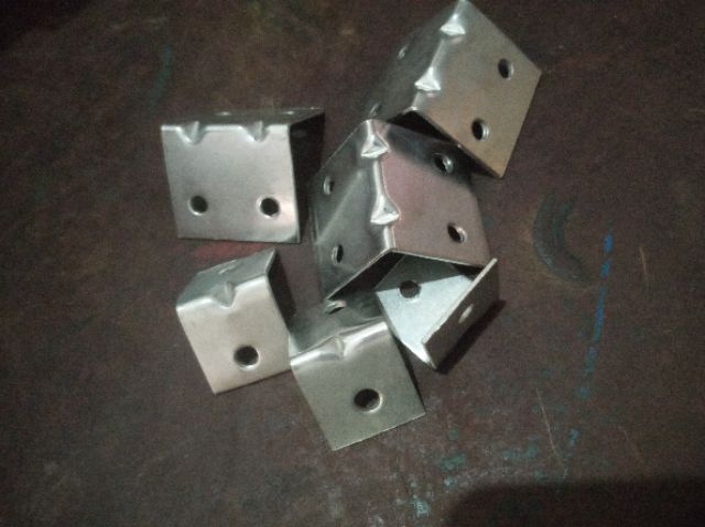 Set 20 chiếc ke góc vuông 2 lỗ và 4 lỗ