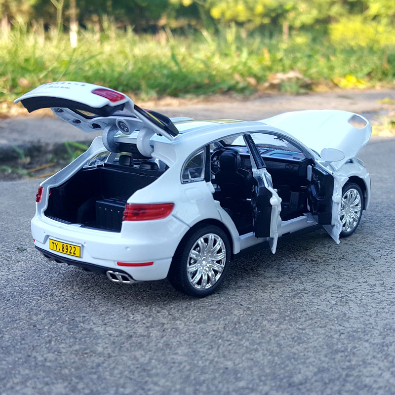 Mô hình xe Porsche Macan 1:32 UNK