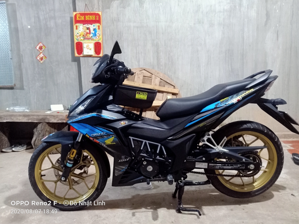 Tem rời winner dán xe đen