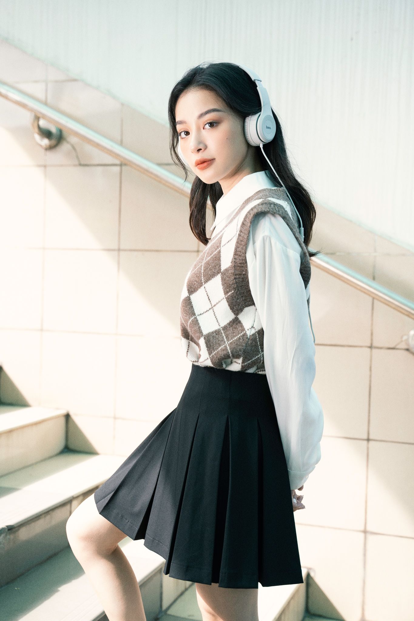 Chân Váy Ngắn Xếp Ly - Đen Madelen