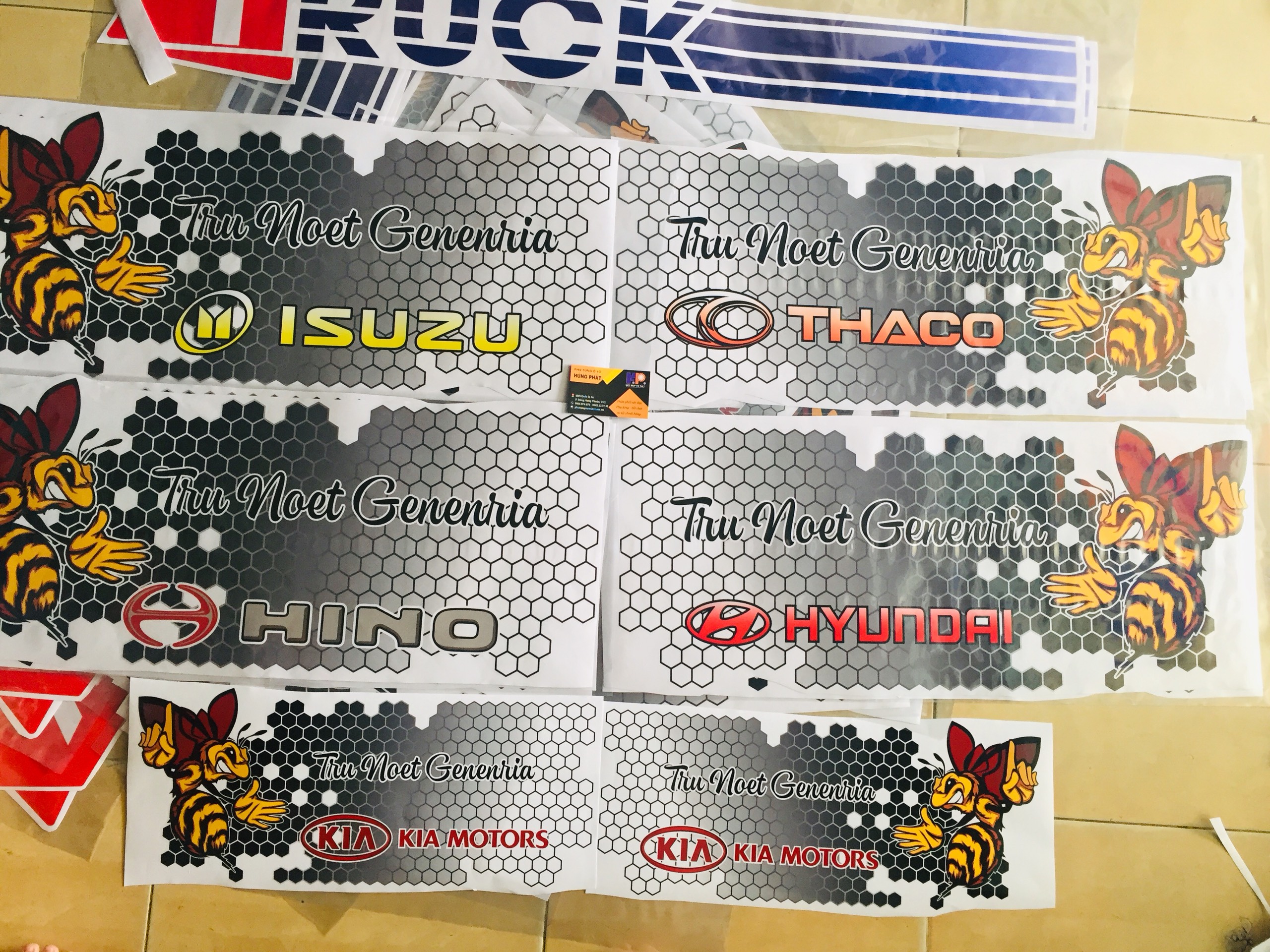 Tem độ xe tải hình ong cho tất cả các xe tải - Decal xe tải đẹp lạ độc đáo