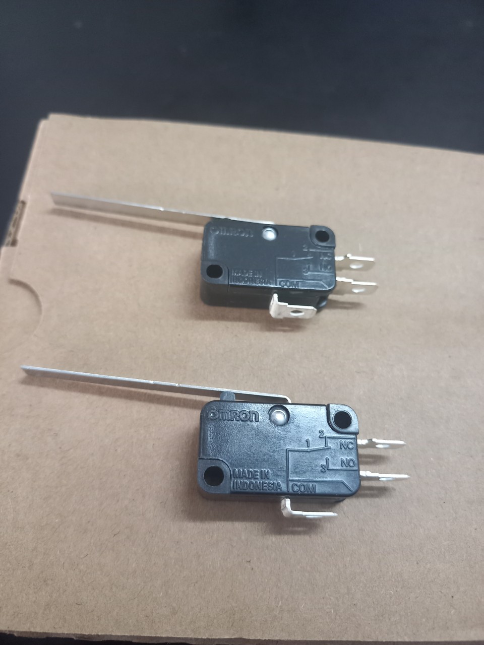 Công tắc hành trình V-153-1A5