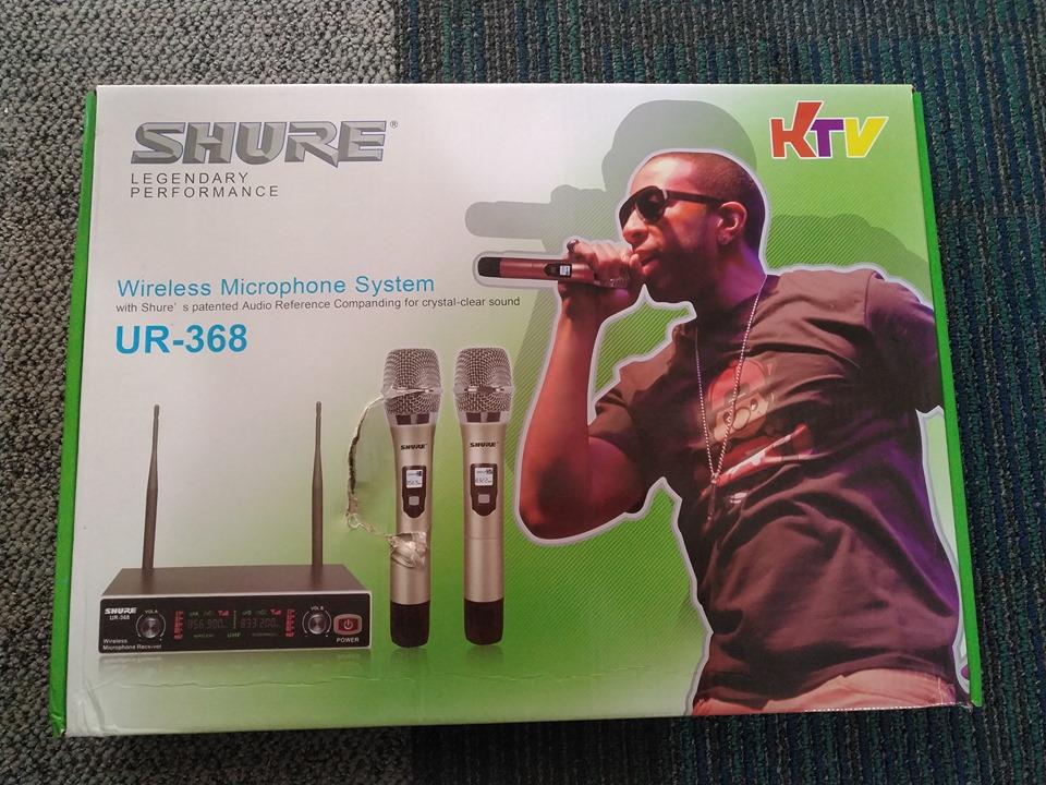 Micro không dây karaoke UR368 Cực Hay Led 7 Màu