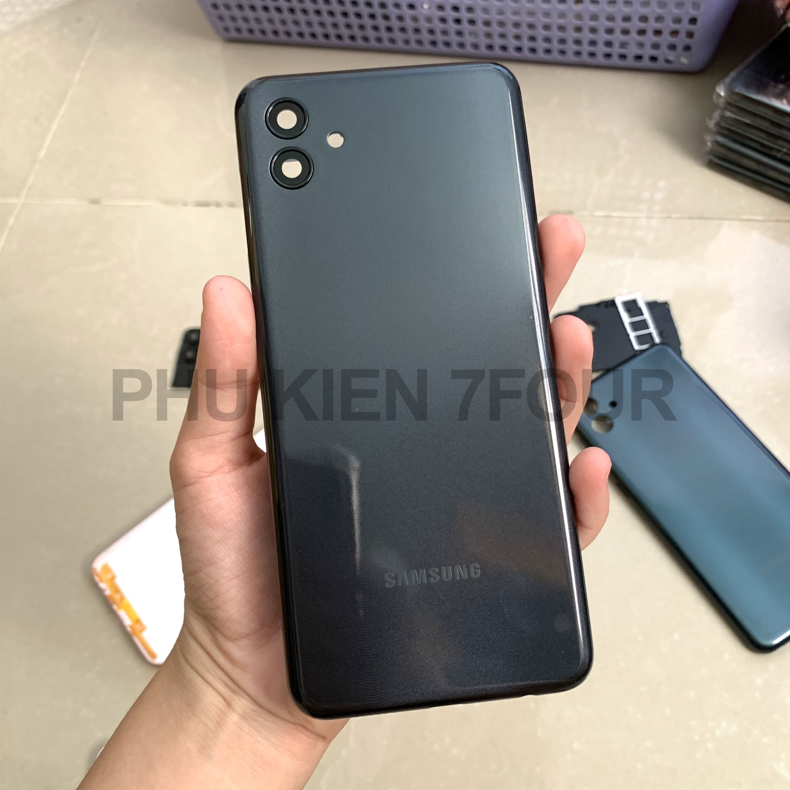 Vỏ nắp lưng samsung a04 kèm kính camera - 7four