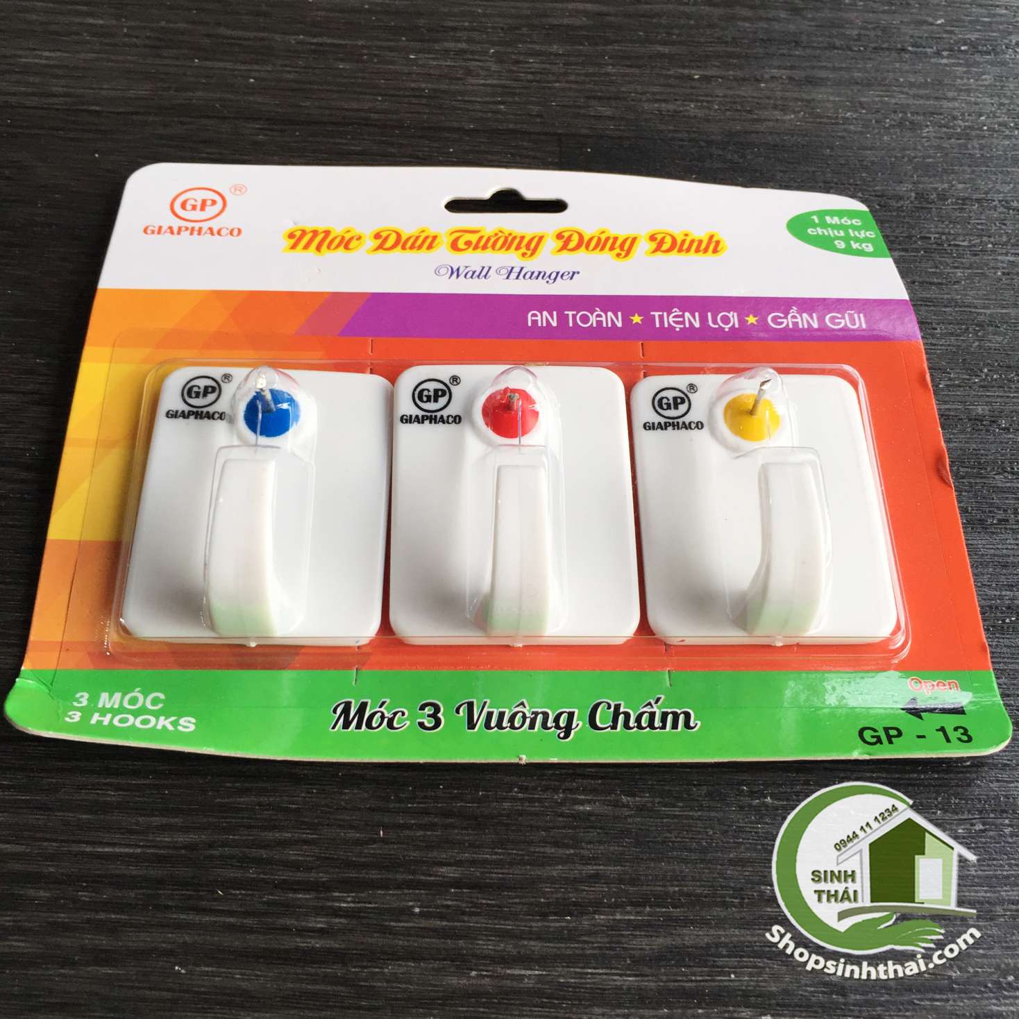 Vỉ 2 móc dán tường có đinh đóng - giao hình ngẫu nhiên