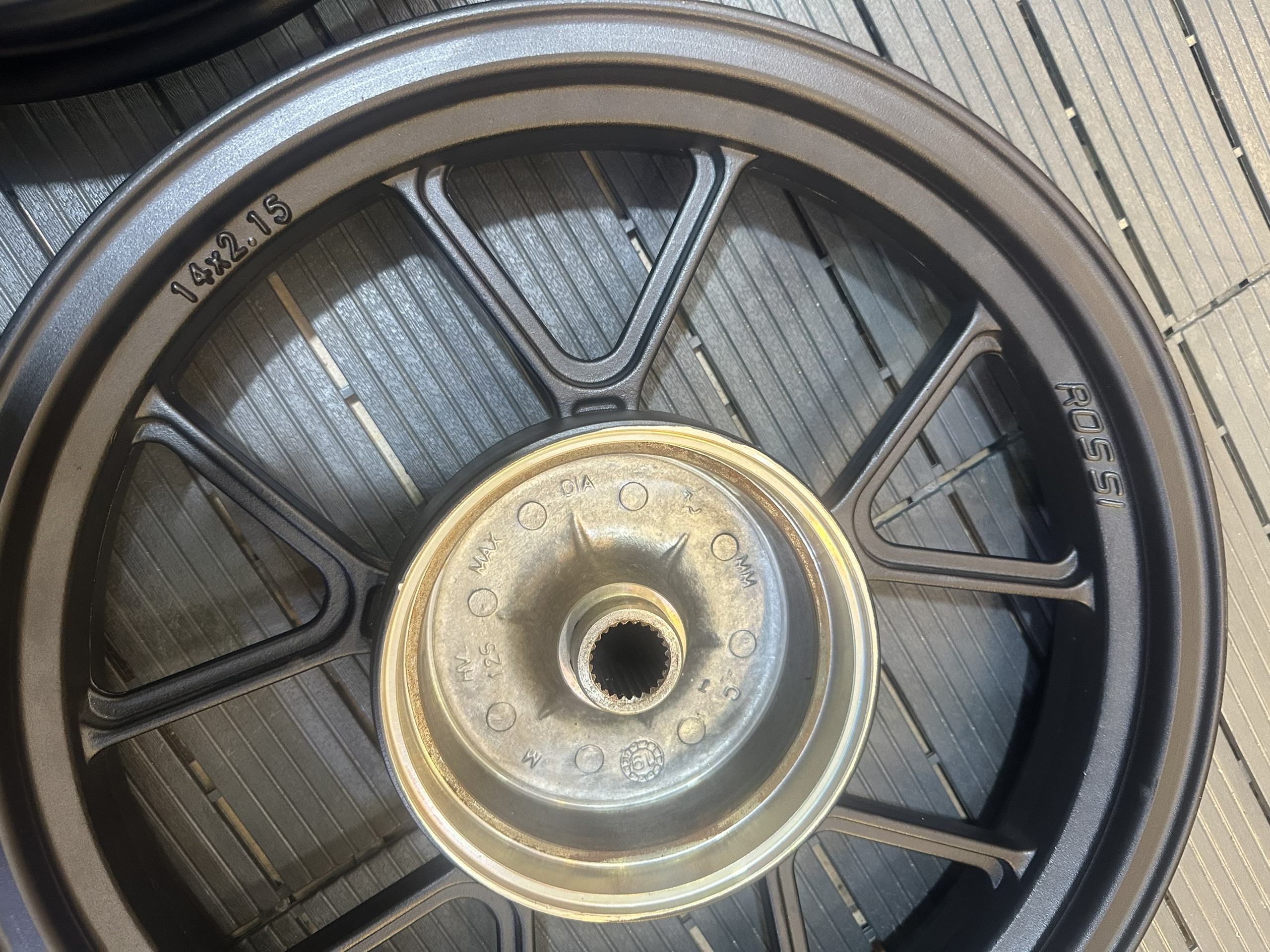 Mâm Vario kiểu Daytona (1.85-2.15) - Màu Đen