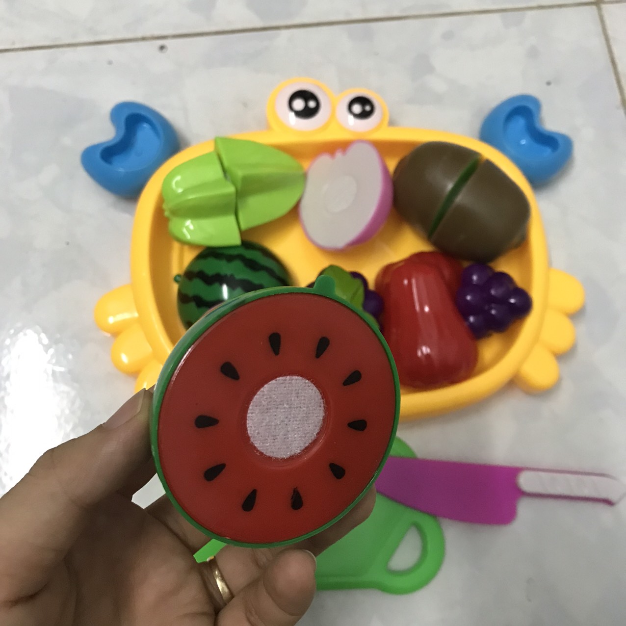 Bộ đồ chơi Cắt trái cây hoa quả kèm dao thớt và đồ đựng - đồ chơi Smart Baby