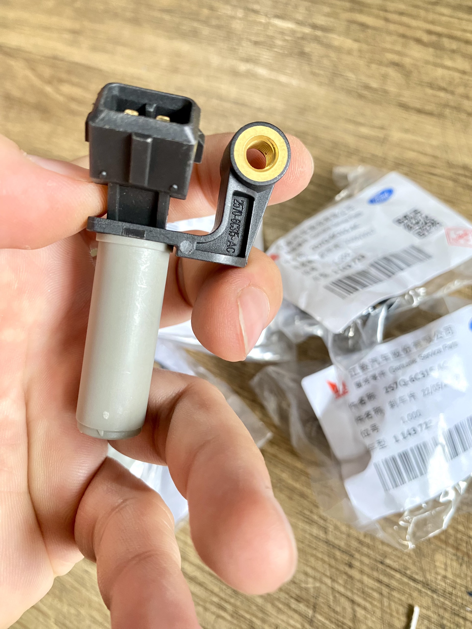 CẢM BIẾN CỐT MÁY ( CẢM BIẾN TRỤC CƠ) FORD TRANSIT XỊN