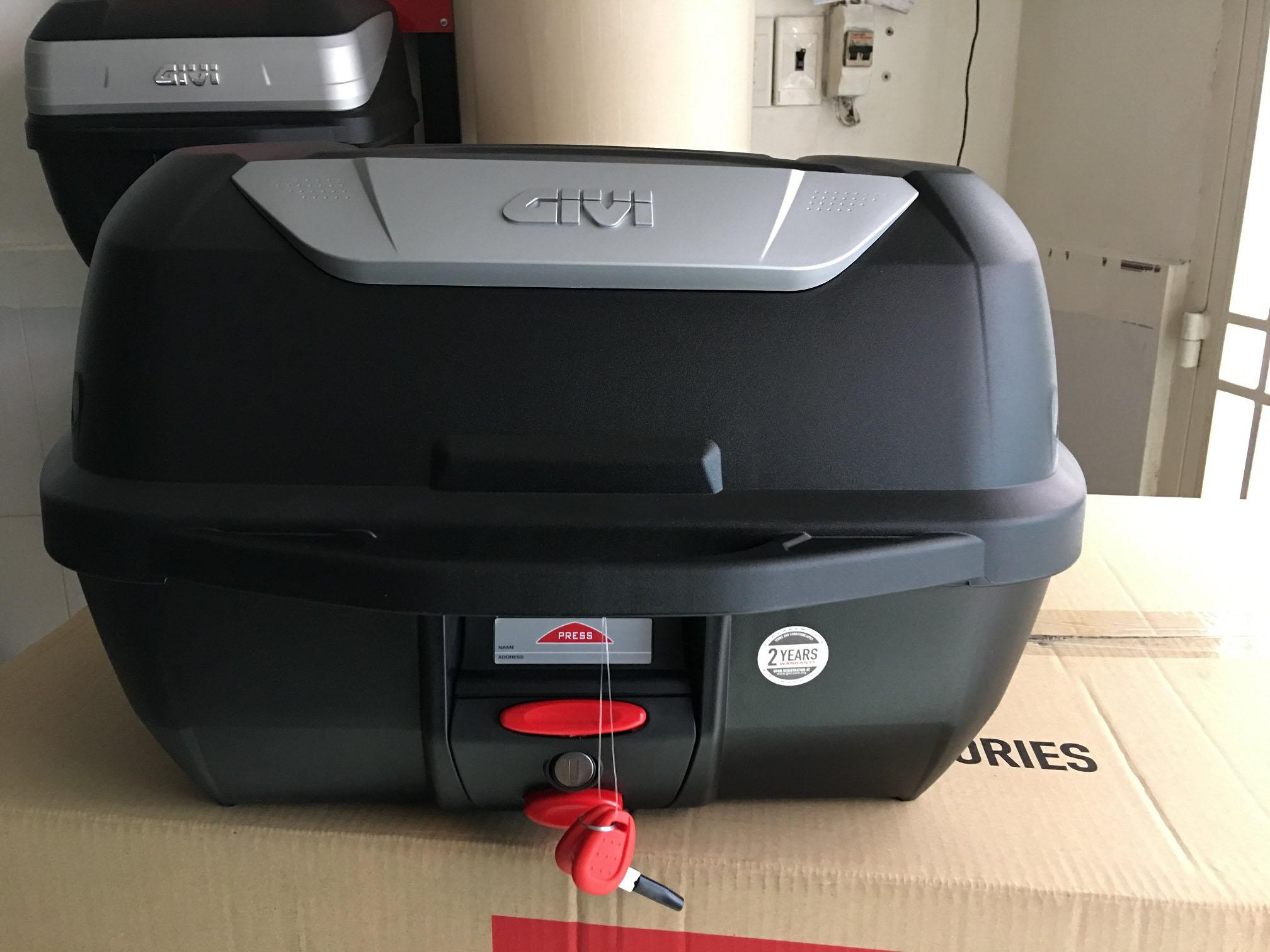 Thùng Givi E43NTL, dung tích 43 lít kèm đế MP70N