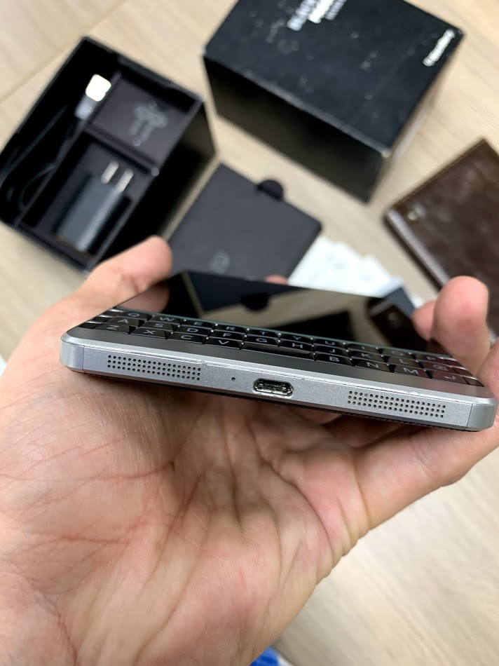 Blackberry Passport Silver Edition fullbox 90%-99%