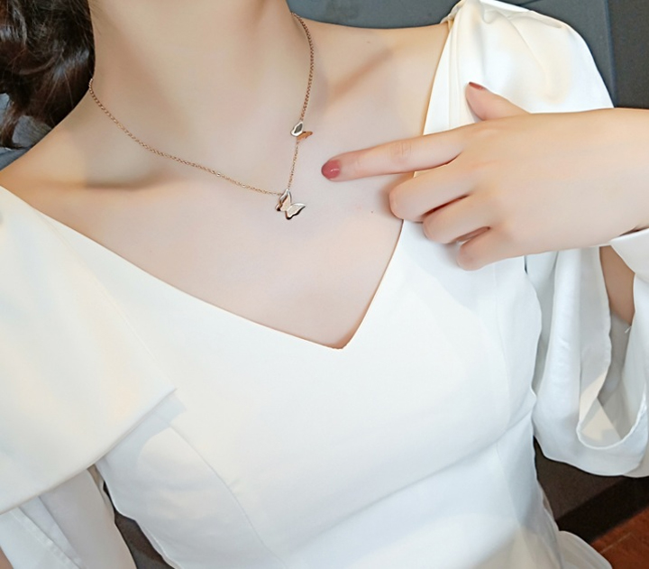 Dây chuyền Titan Đôi Bướm phun cát cách điệu (Vàng hồng)