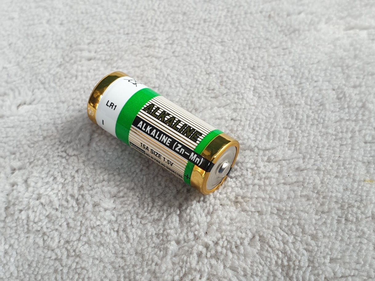 02 viên pin size N LR1 1.5V